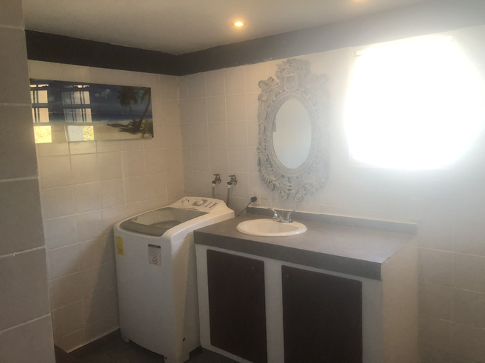 Bathroom, Immaculate 1-bed Apartment on Ocean View