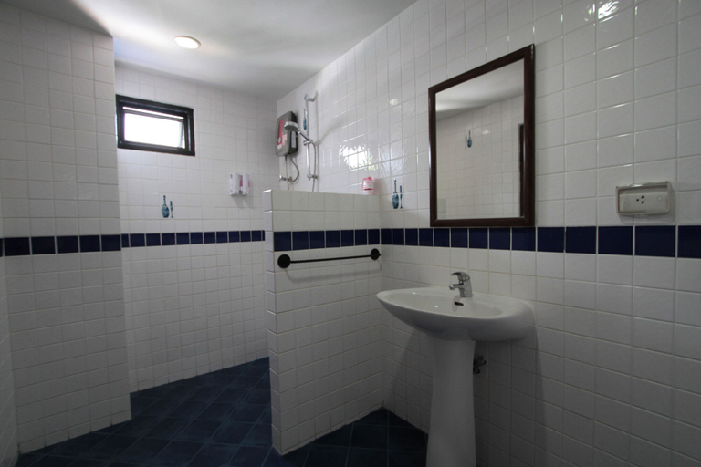 Bathroom 4, Karon Beach Pool Hotel, Phuket Island
