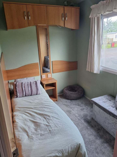 Bedroom 2, Caravan - Sleeps 8, pet Friendly, Powys