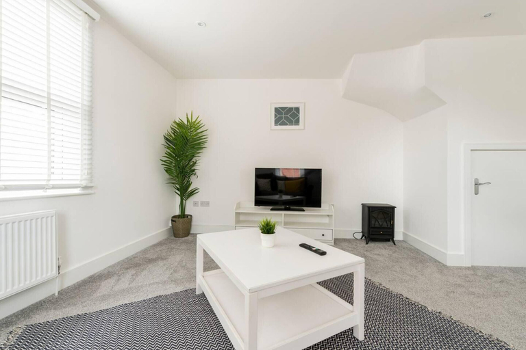 Others 4, Modern Apartment, Castle View Rochester, England, Medway