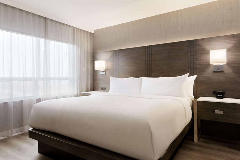 Bedroom 3, Embassy Suites by Hilton Toronto Airport, Toronto