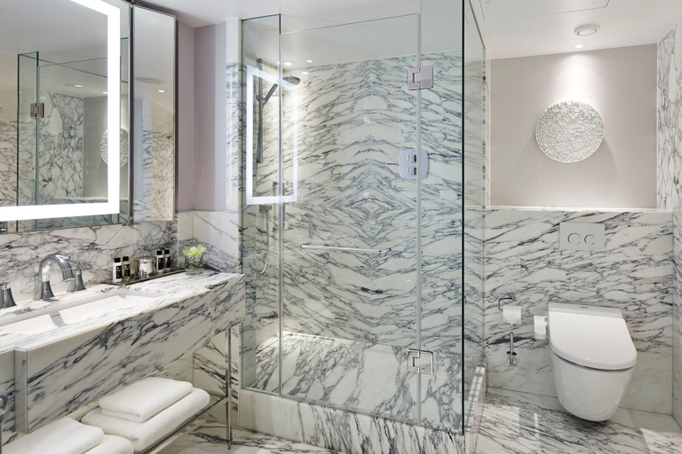 Bathroom 5, London Marriott Hotel Park Lane, London