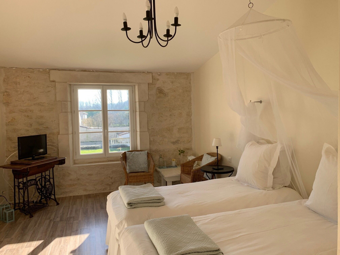 Bedroom 3, Le Four à Pain - Chambres d'Hôtes, Charente-Maritime