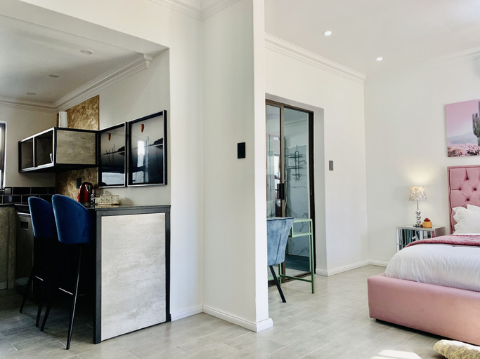 Bedroom 3, 24 On Basil Boutique Luxury Hotel, City of Johannesburg