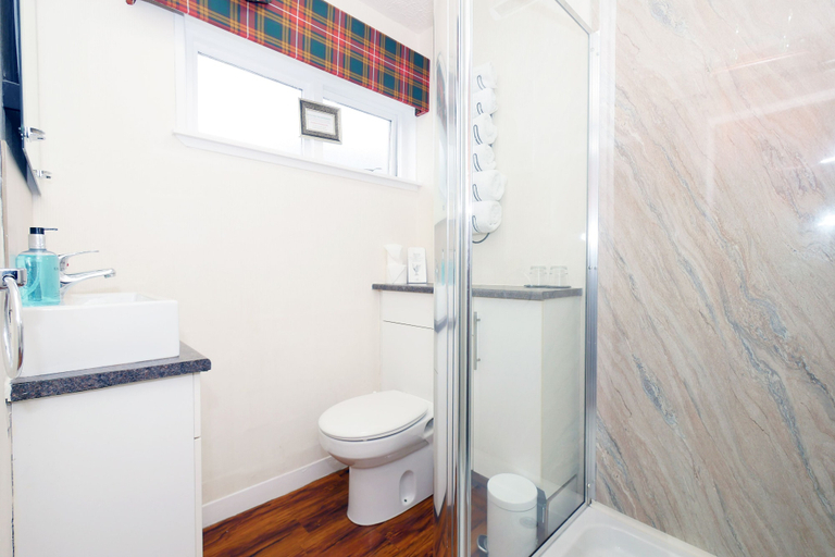 Bathroom 4, Ardentorrie Guest House, Highland