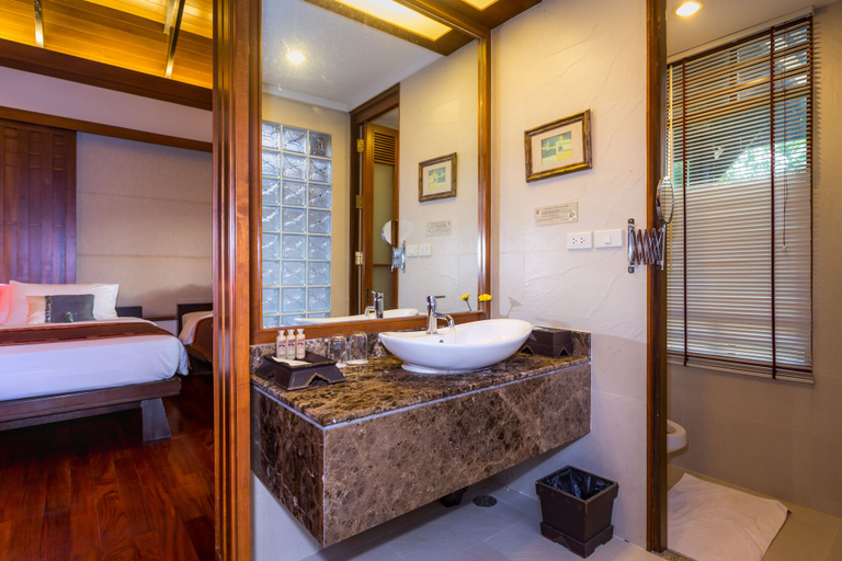 Bathroom 4, Tusita Wellness Resort, Thung Tako