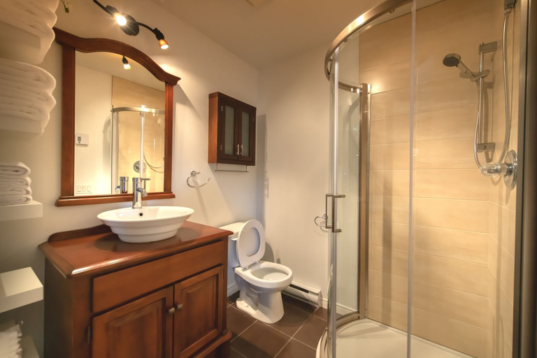 Bathroom 5, Les Appartements Victoria, Le Fjord-du-Saguenay