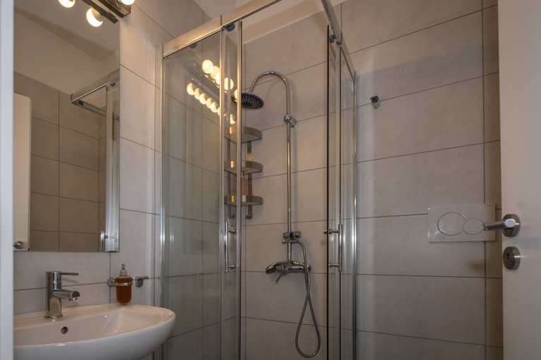 Bathroom 5, CconfortHotels R&B Cavour, Bari
