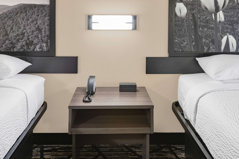 Bedroom 3, Super 8 by Wyndham Charlottesville, Albemarle