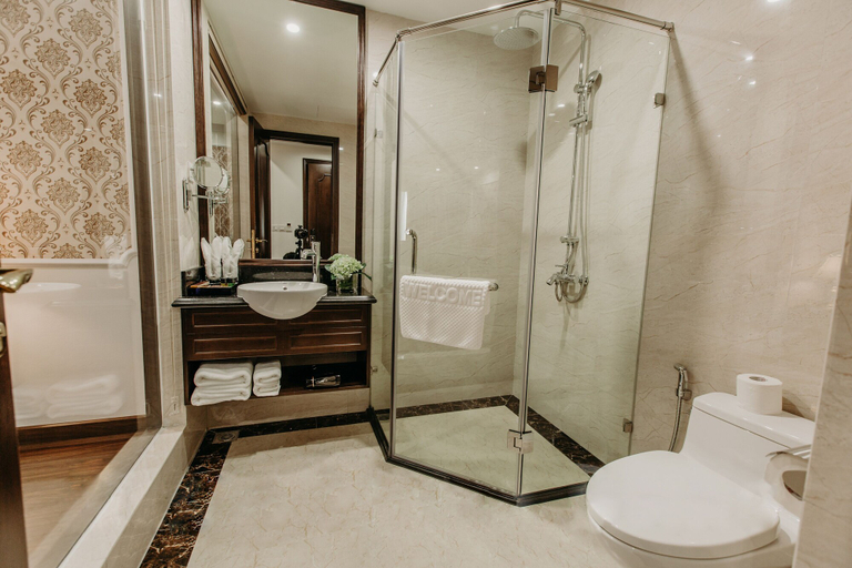 Bathroom 5, Dragon Legend Hotel, Hạ Long