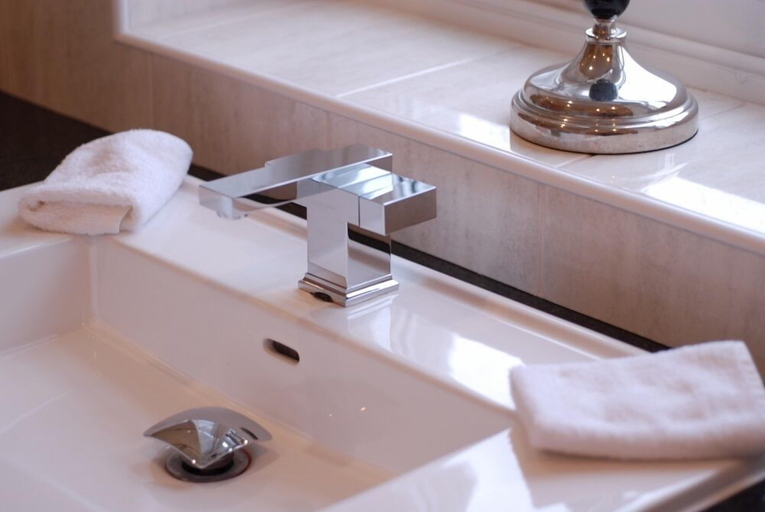 Bathroom 5, Losehill House Hotel & Spa, Derbyshire