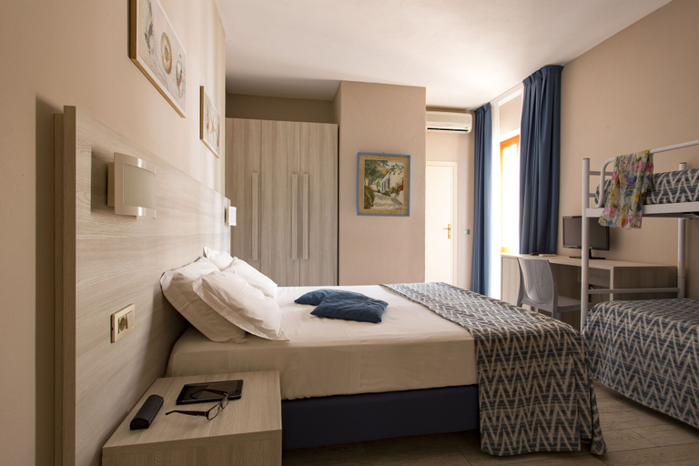 Bedroom 4, Hotel Corallo, Livorno
