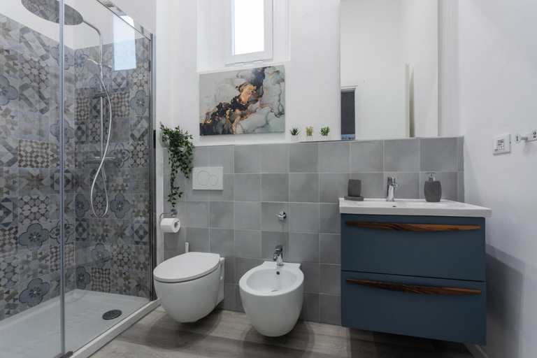Bathroom 5, Torino 3 0 Sulla Via del Treno by Wonderful Italy, Torino