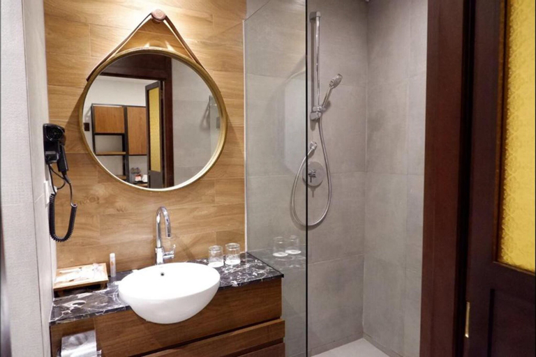 Bathroom 7