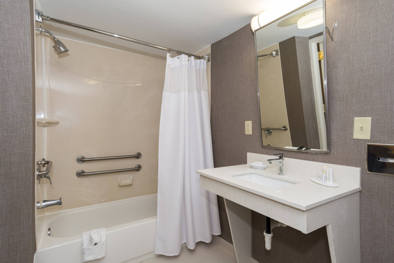 Bathroom 3, SpringHill Suites by Marriott Charlotte Concord Mills Spdwy, Cabarrus