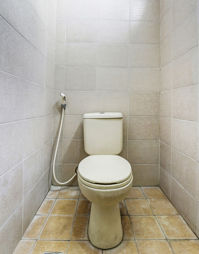 Bathroom 3, OYO 91036 Hotel Simpang Lima Gkpri, Semarang