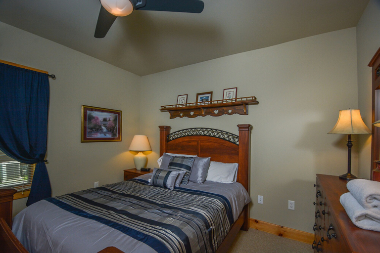 Bedroom 2, Chairway to Heaven, Garrett