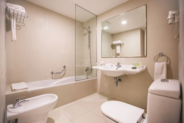 Bathroom 4, ALQasr Metropole Hotel, Wadi Essier