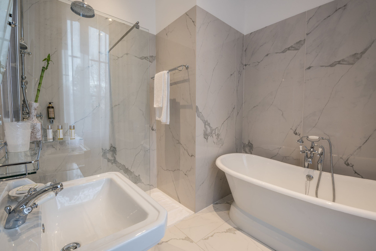 Bathroom 5, Château de Montabert, Aube