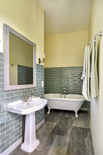 Bathroom 5, Château de la Villedubois, Ille-et-Vilaine
