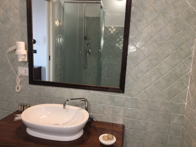 Bathroom 4, Palazzo Cestari Hotel, Salerno
