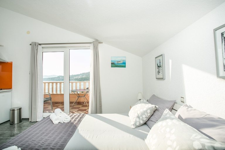 Bedroom 2, Kaja - right next to the beach, Seget