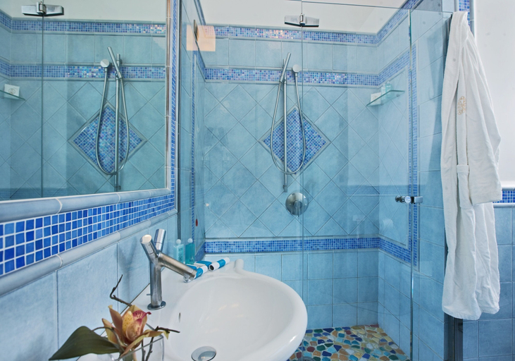 Bathroom 5, Hotel La Floridiana, Napoli
