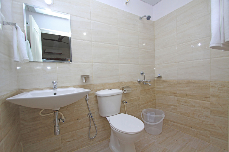 Bathroom 3, Arra Grande Suites Bangalore Airport Hotel, Bangalore