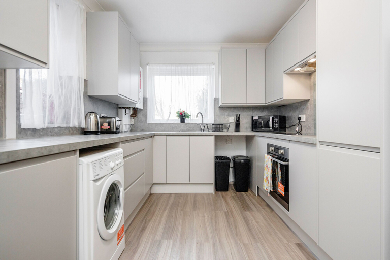 Others 4, 4 Bedroom House, Free Parking, Contractor's Haven, Essex