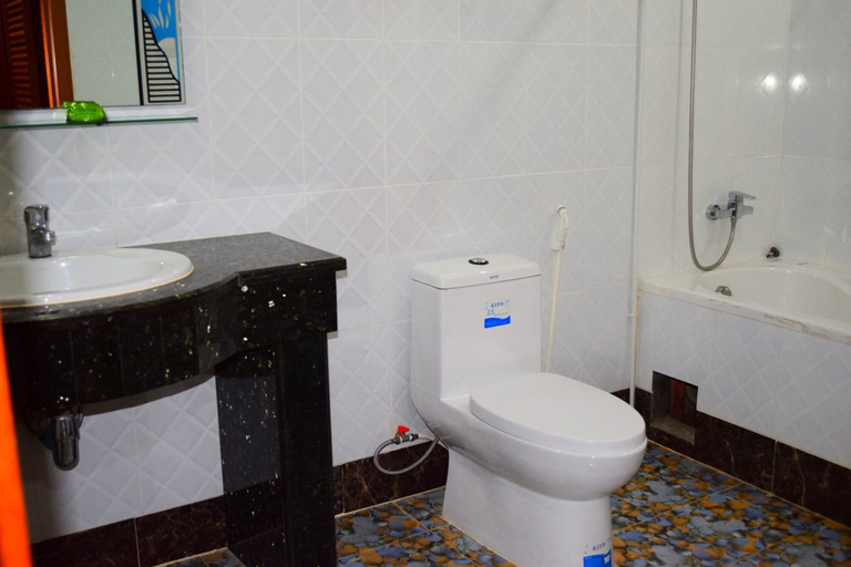 Bathroom 3, Vanne Hotel, Svay Pao