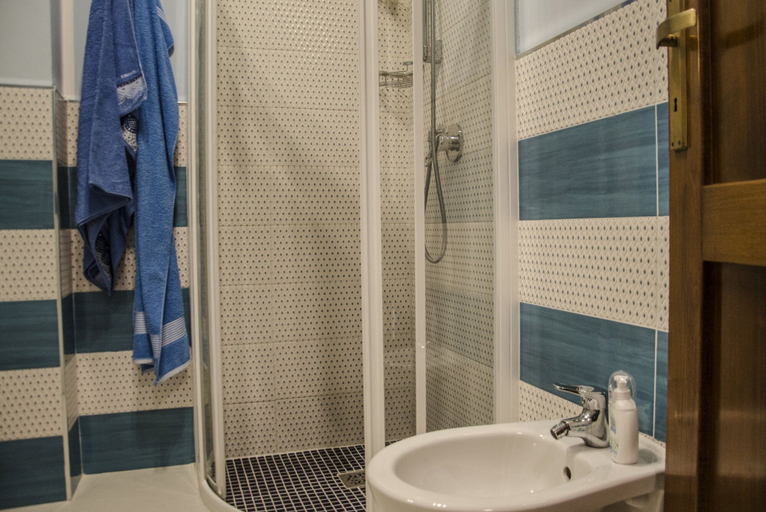 Bathroom 3, Casa Barracuda, Sassari