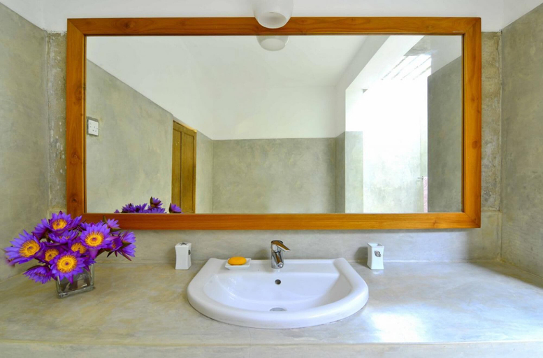 Room 2, Elevated Family Beach House With Ocean Views, Dickwella