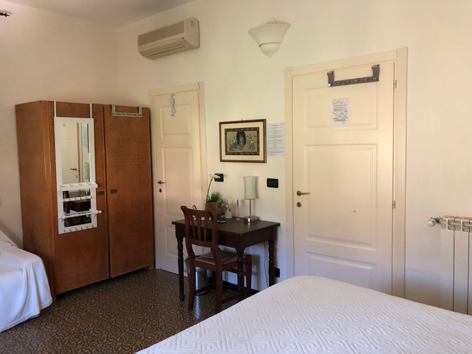 Bedroom 2, Casale Coreallo, Savona