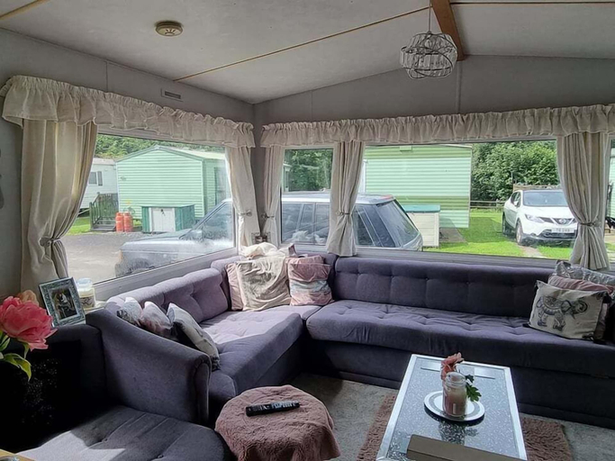 Others 3, Caravan - Sleeps 8, pet Friendly, Powys