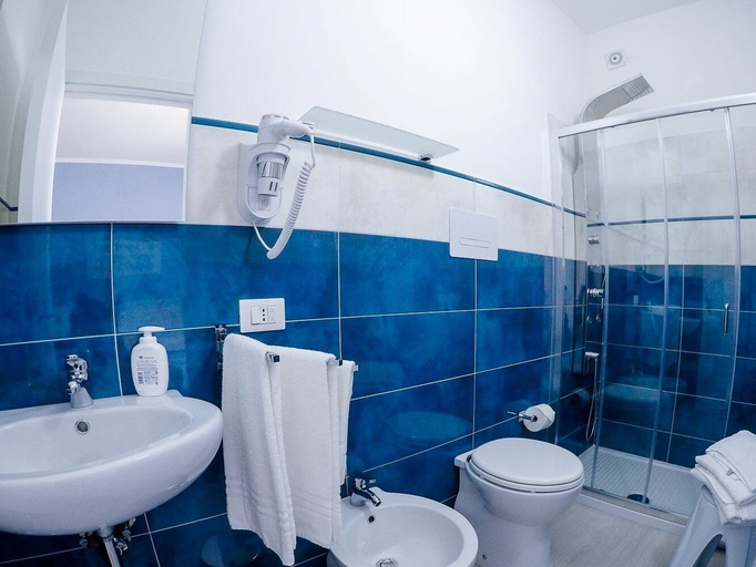 Bathroom 5, Reginelena B&B, Potenza
