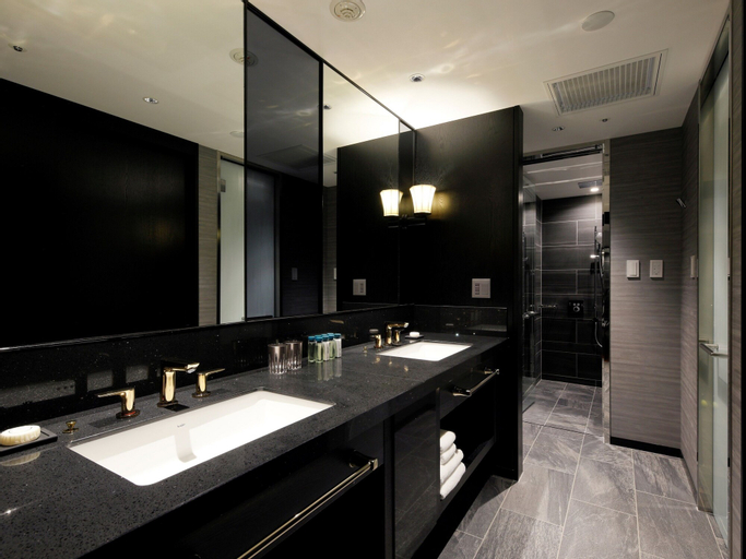 Bathroom 28