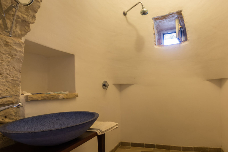 Bathroom 4, Trullo La Scaletta, Brindisi