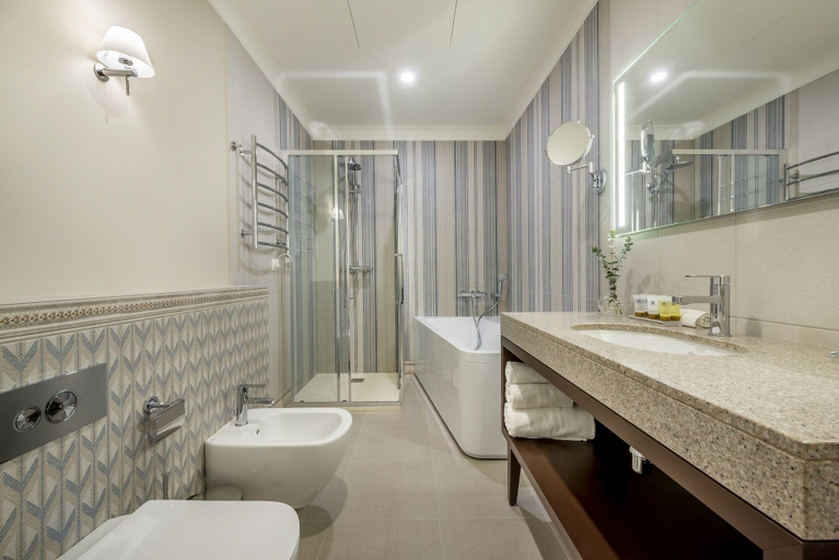 Bathroom 4, Ratonda Centrum Hotels, Vilniaus