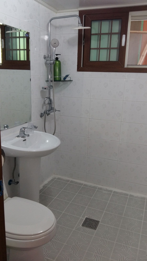Bathroom 3, Dalbit Maru Pension, Namhae