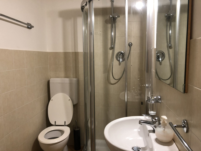 Bathroom 3, Casale Coreallo, Savona