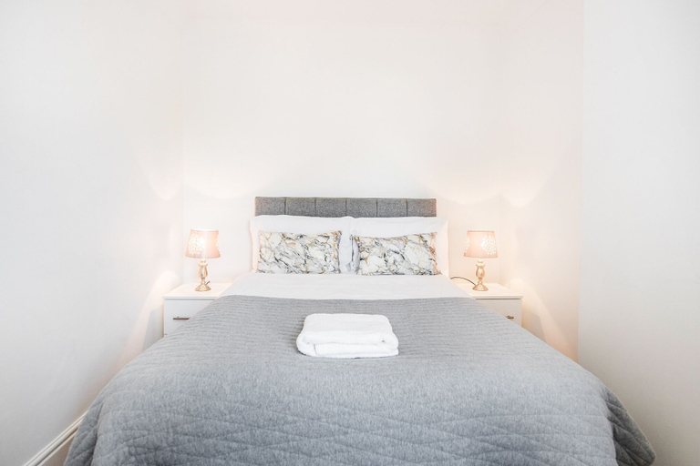 Bedroom 2, 4 Bedroom House, Free Parking, Contractor's Haven, Essex