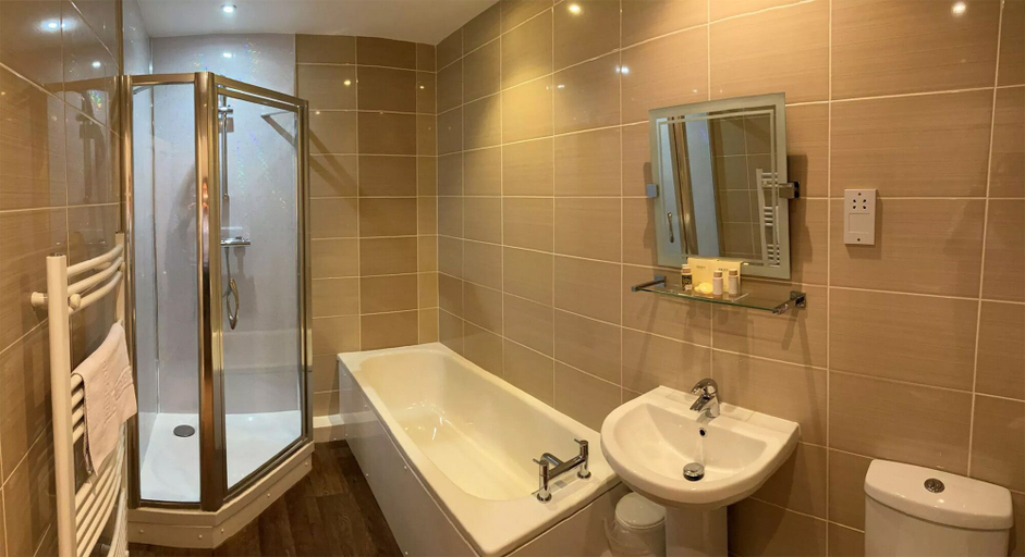 Bathroom 4, Mellington Hall Country House Hotel, Powys