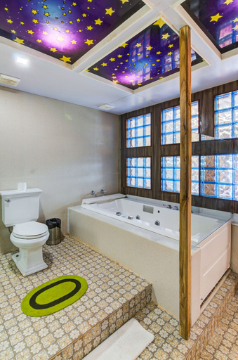 Bathroom 5, Shantai by the lake, Ratnagiri
