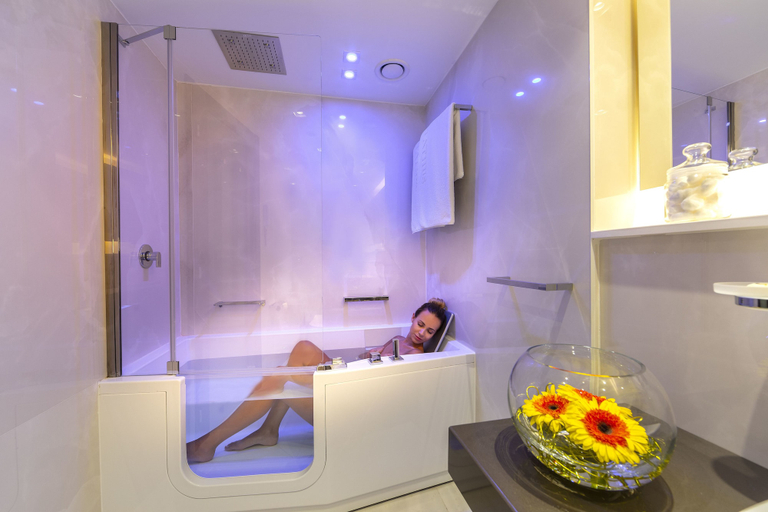 Bathroom 5, Amathus Beach Hotel Limassol