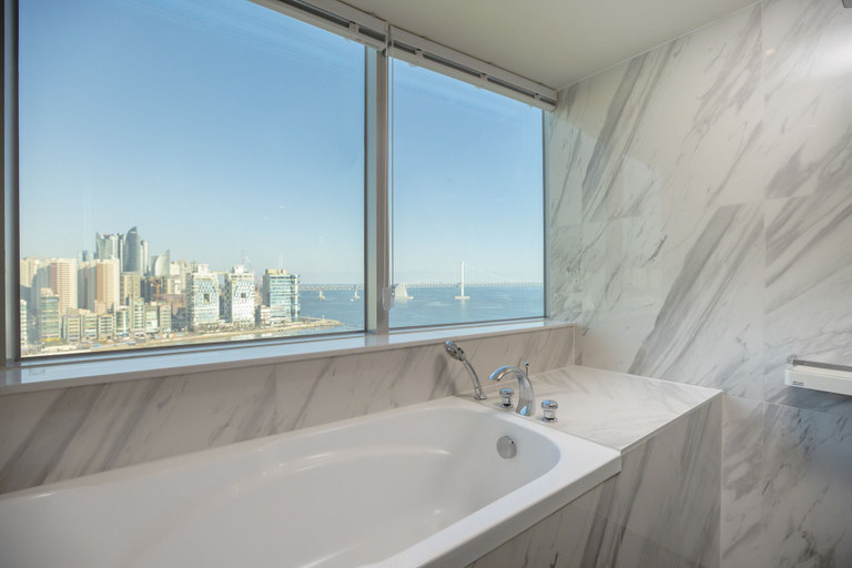 Bathroom 4, Kent Hotel Gwangalli by Kensington, Suyeong