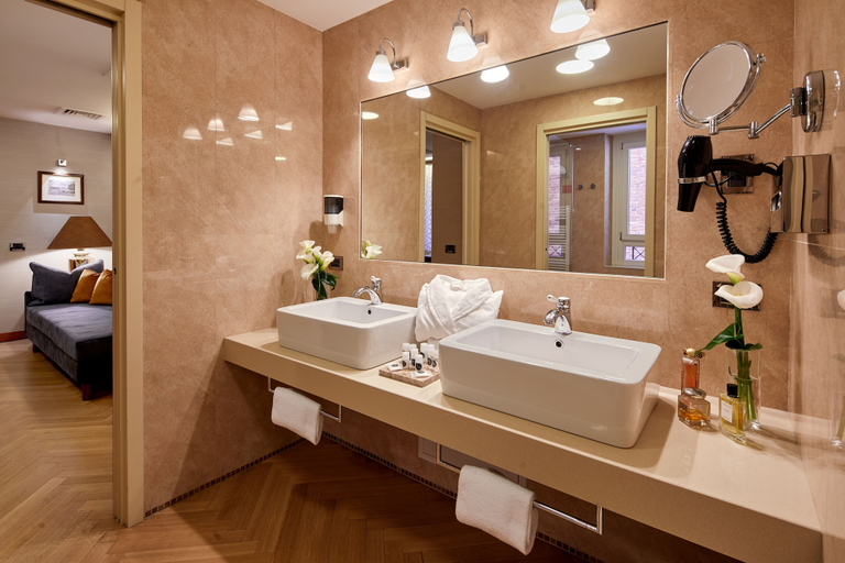 Bathroom 4, Hotel Accademia, Verona