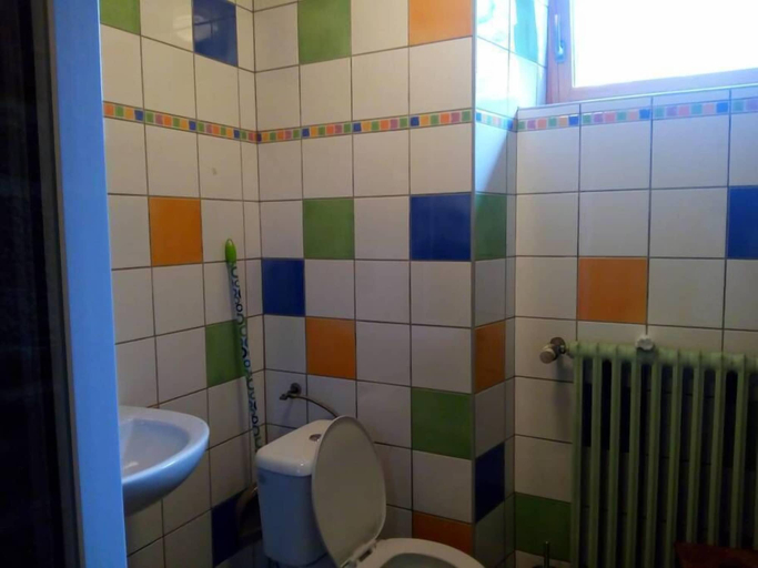 Bathroom 3, Les Gîtes du Couvent, Bretagne, Côtes-d'Armor