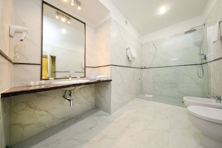 Bathroom 4, Traiano Hotel, Rome
