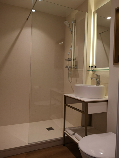 Bathroom 4, La Clef des Chateaux, Loir-et-Cher