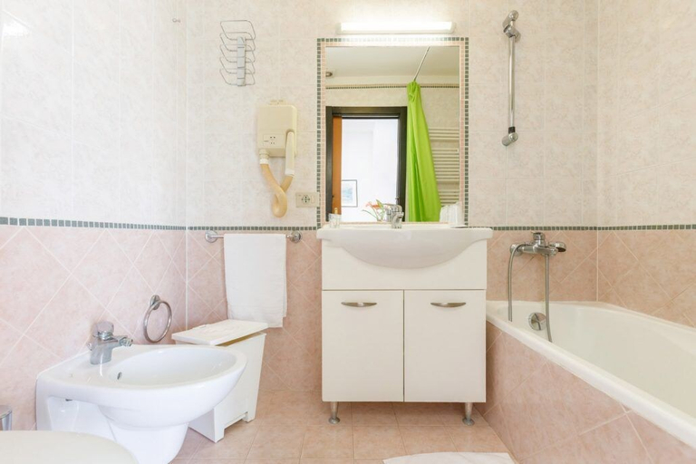 Bathroom 3, Hotel Royal, Rimini